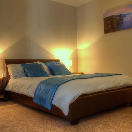 An Stor Townhouse 3*